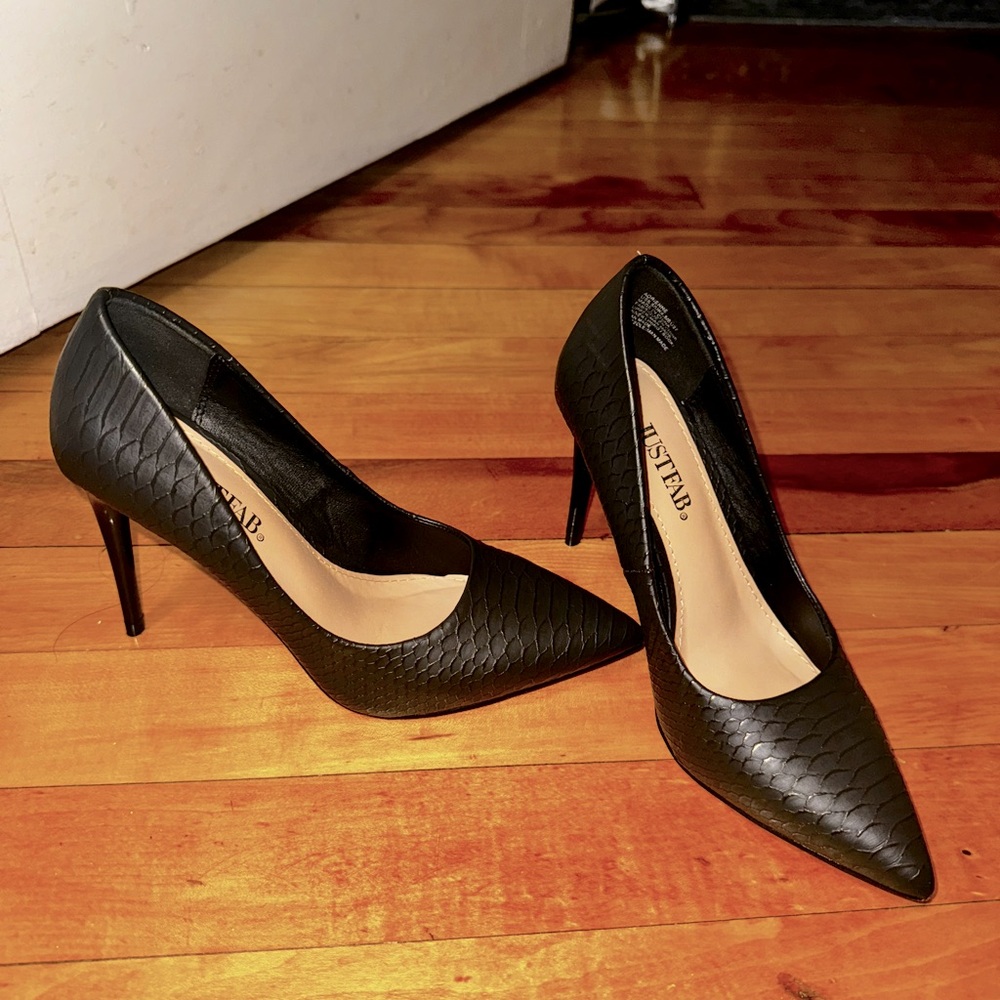 Just Fab adorable textured heel